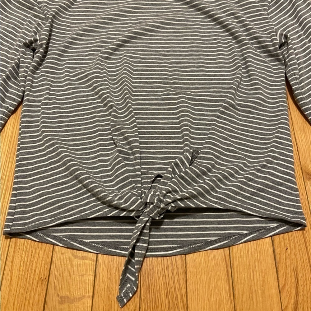 Dex Tie Front Bell Sleeve Grey And White Striped Crop Top Medium - Picture 11 of 15
